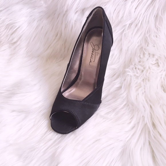 Ladies Black heels - Picture 5 of 6